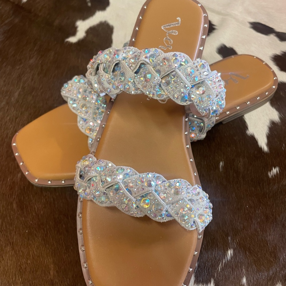Bling cream twisted slides - Picture 3 of 3